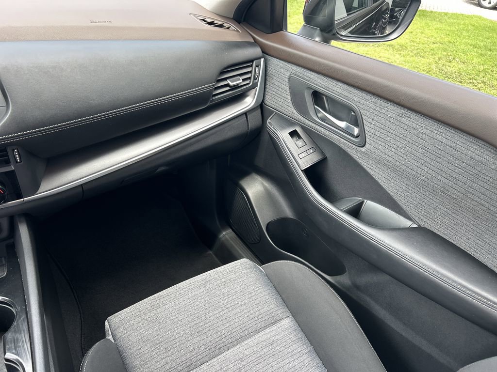 2023 Nissan Rogue SV photo 16