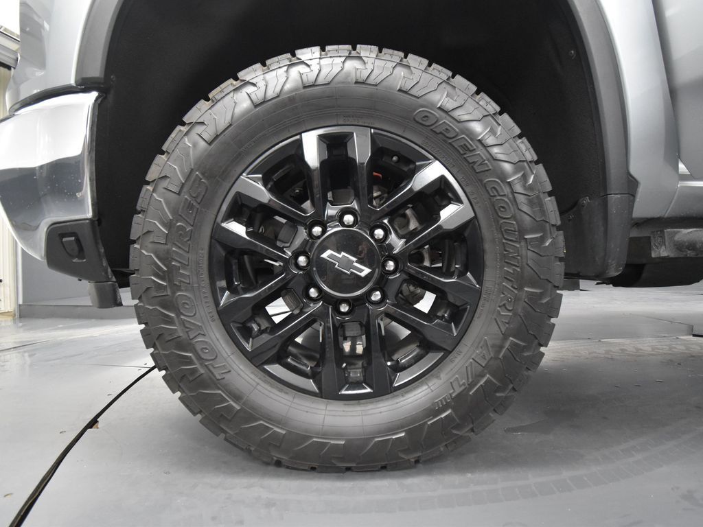 2025 Chevrolet Silverado 2500HD LT photo 13