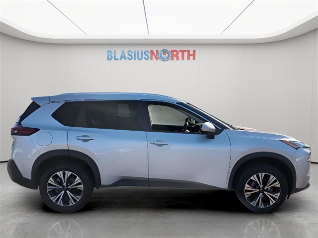 2023 Nissan Rogue SV photo 4