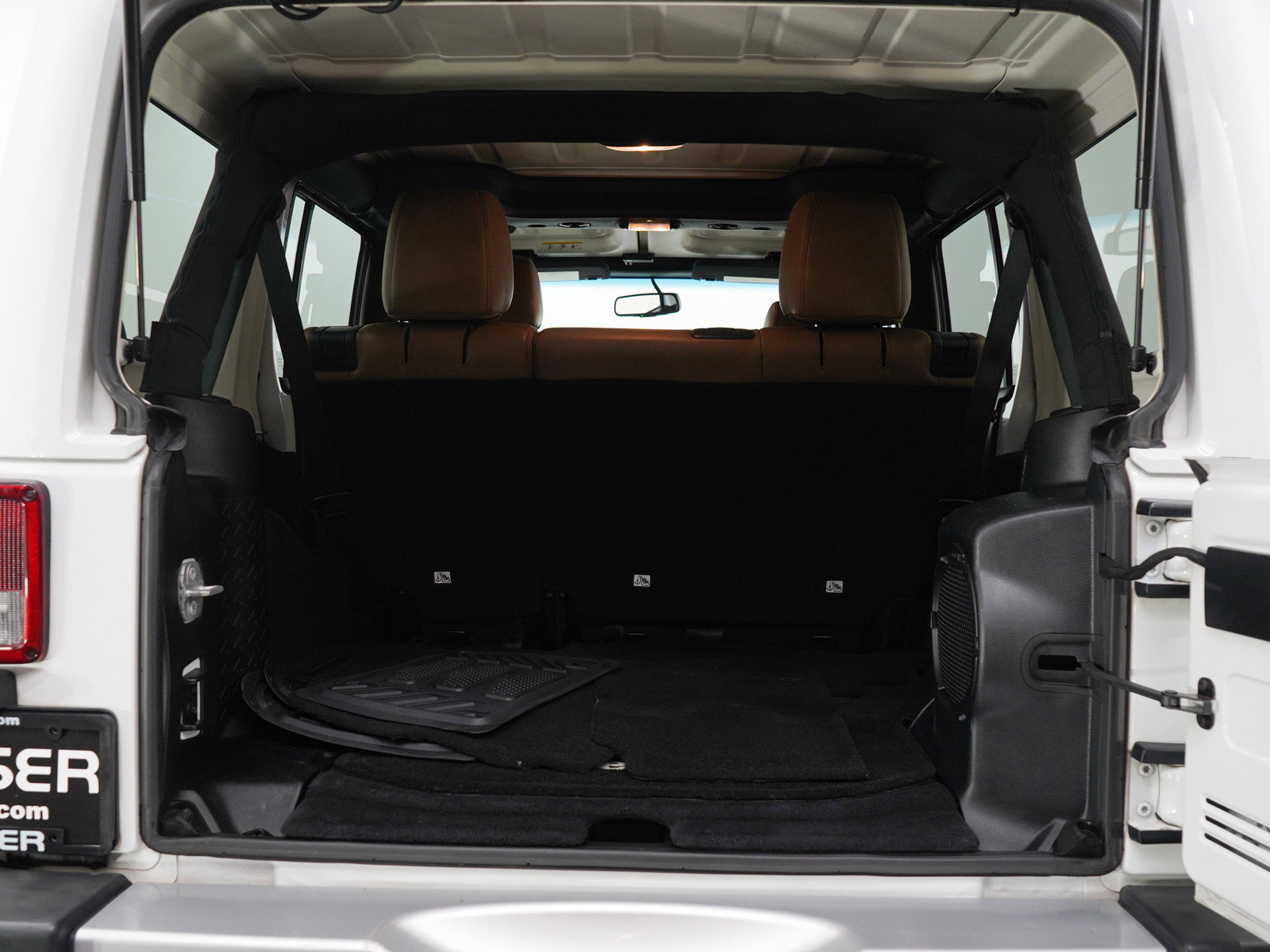 2014 Jeep Wrangler Unlimited Sahara photo 14