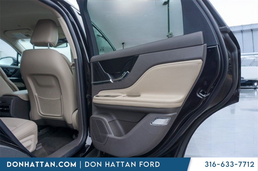 2022 Lincoln Corsair Standard photo 21