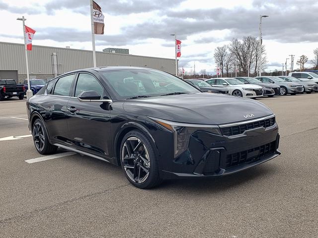 2025 Kia K4 GT-Line photo 3