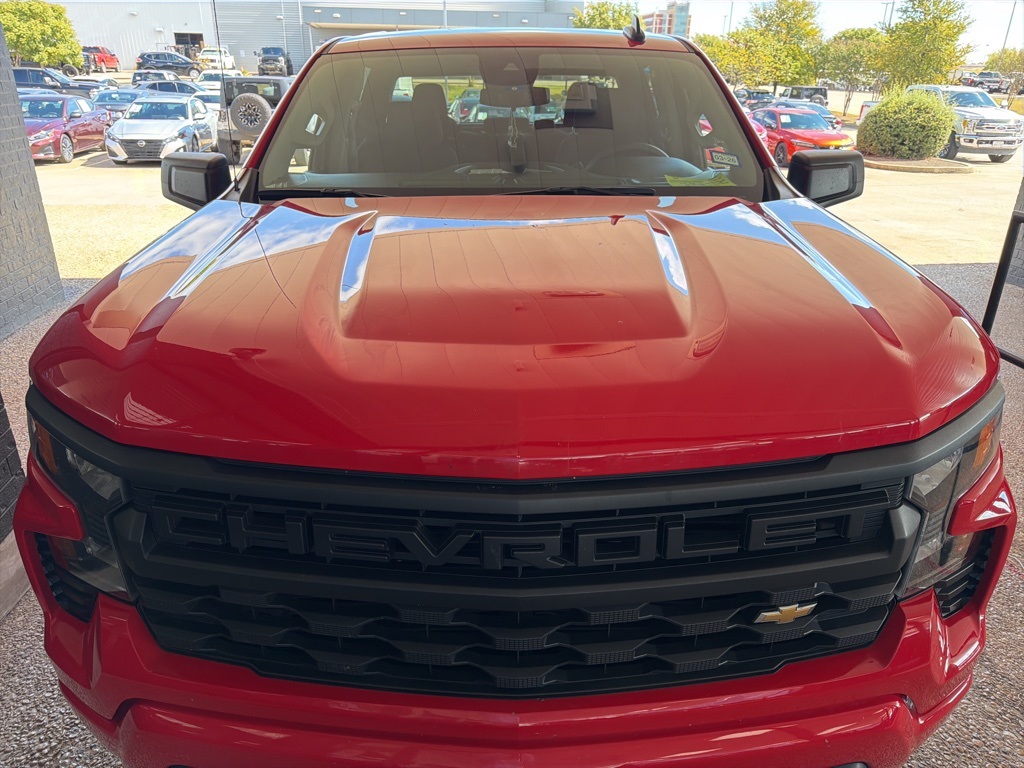 2023 Chevrolet Silverado 1500 Custom photo 2