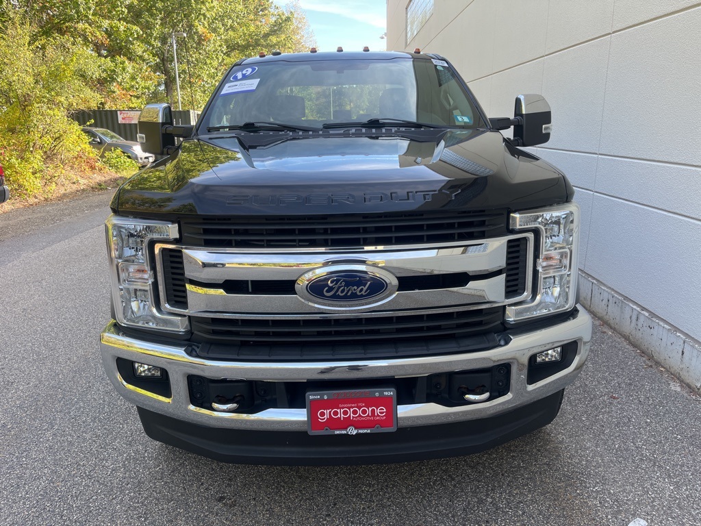 2019 Ford F-350 XLT photo 2
