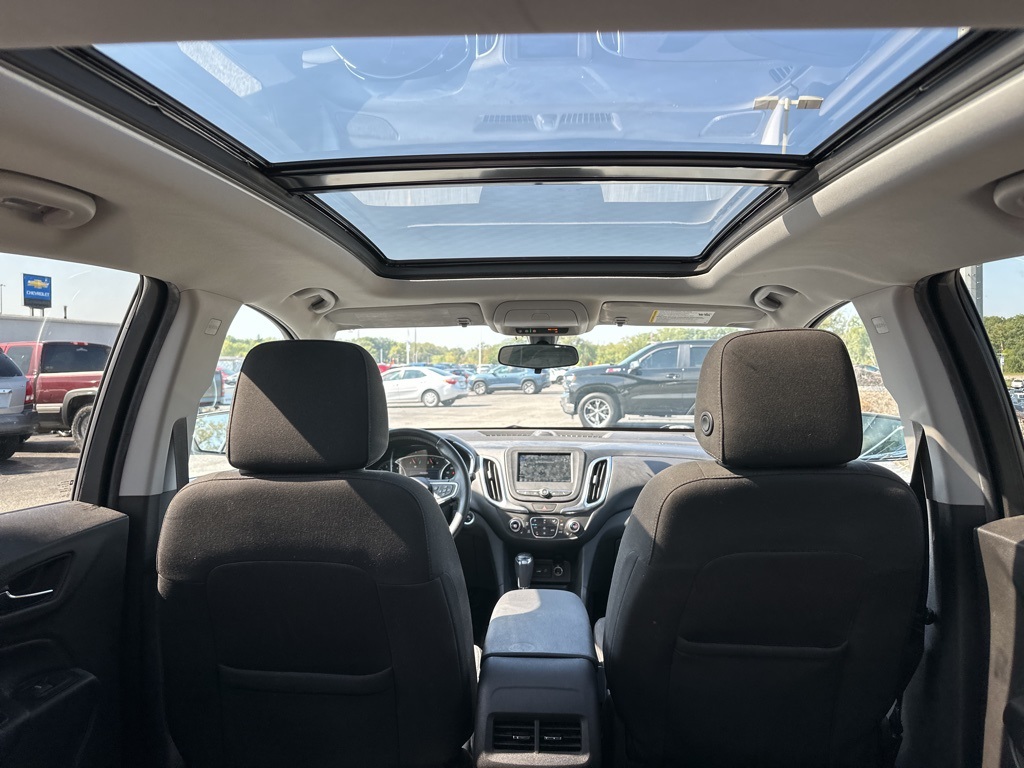 2019 Chevrolet Equinox LT photo 2