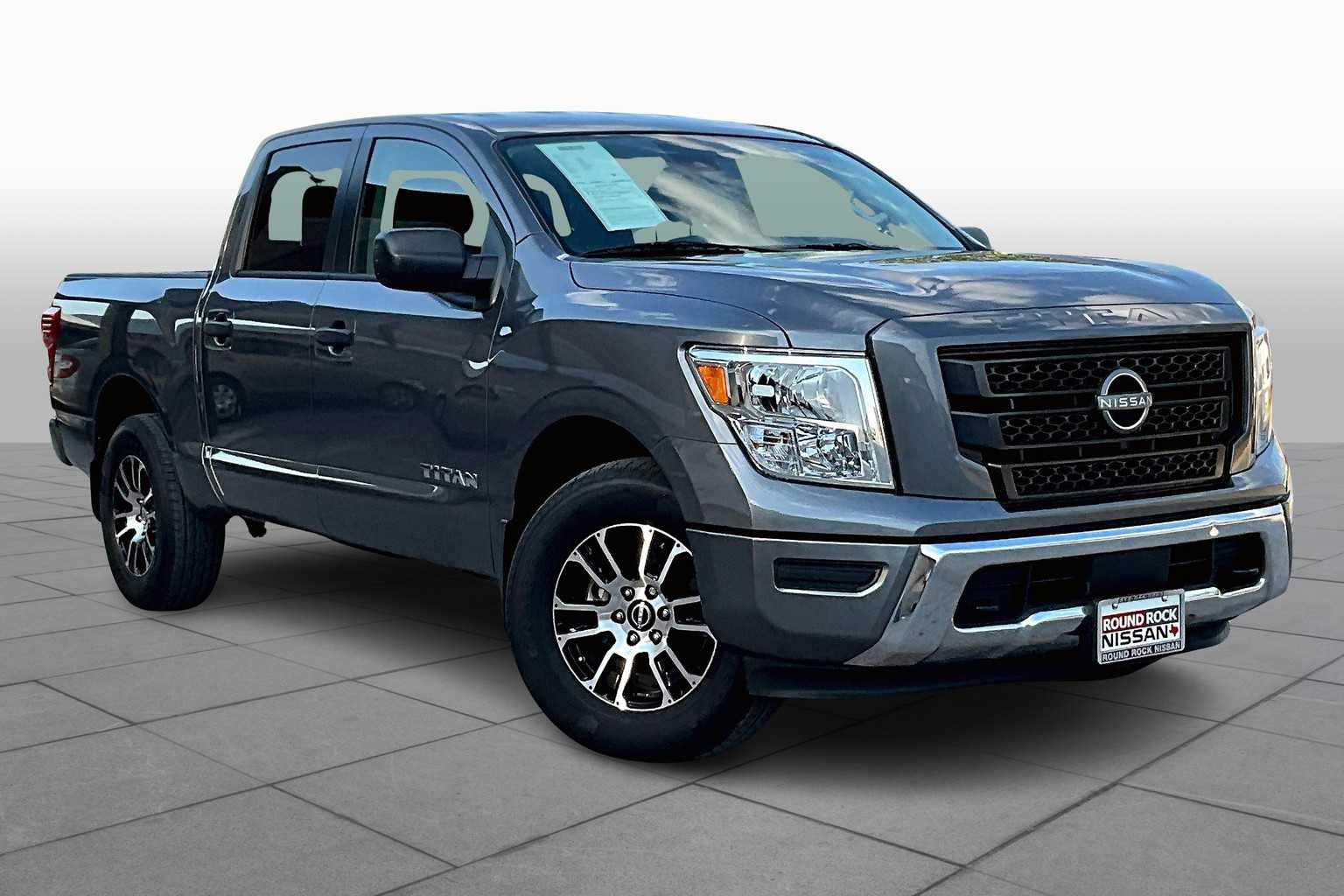 2024 Nissan Titan SV photo 2