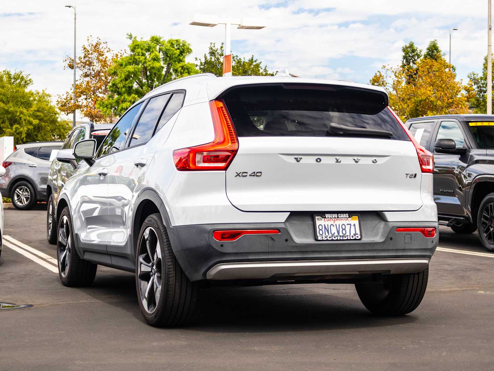 2020 Volvo XC40 Momentum photo 4