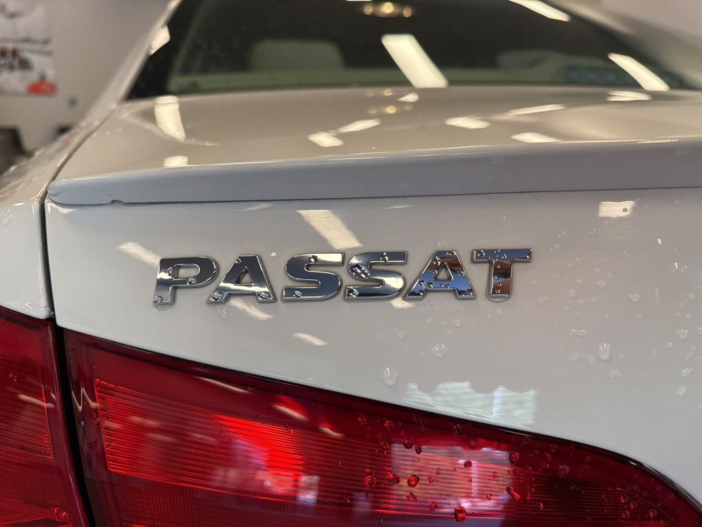 2014 Volkswagen Passat V6 SEL Premium photo 11