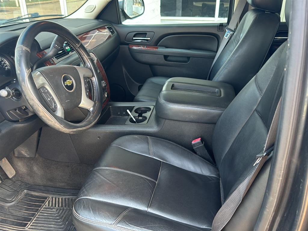 2011 Chevrolet Avalanche LS photo 5