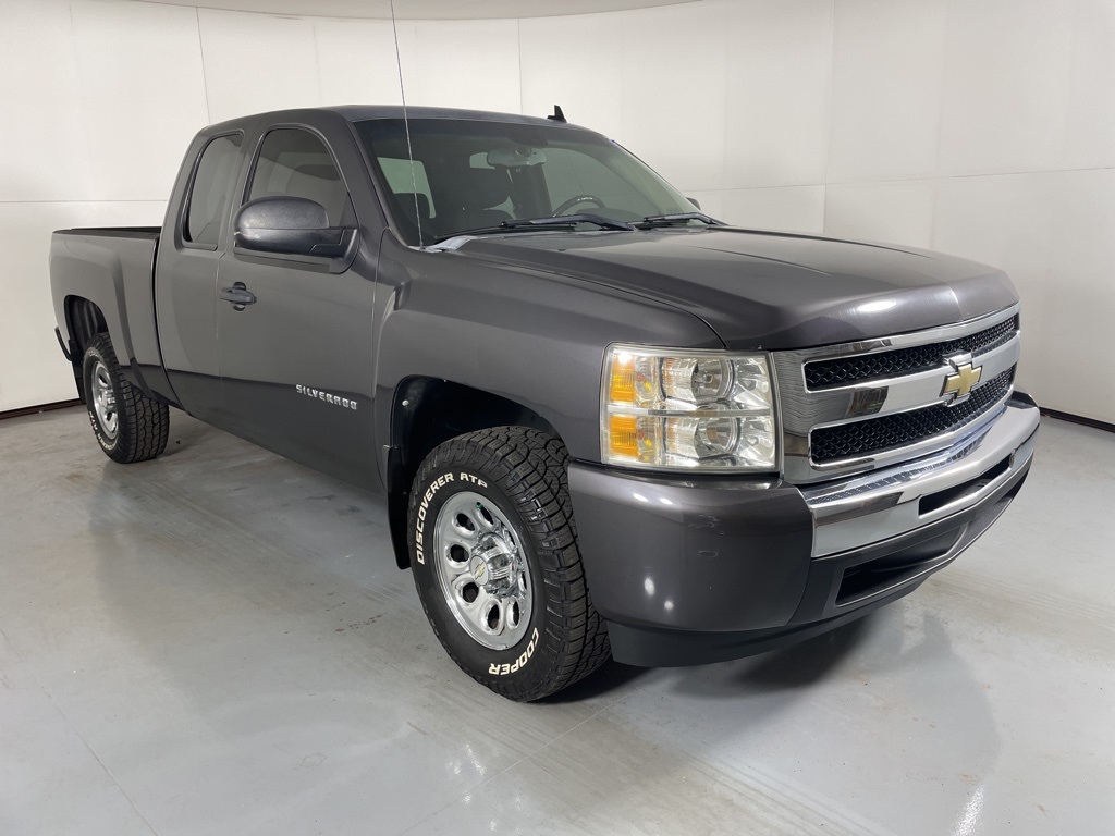 2011 Chevrolet Silverado 1500 LT photo 2