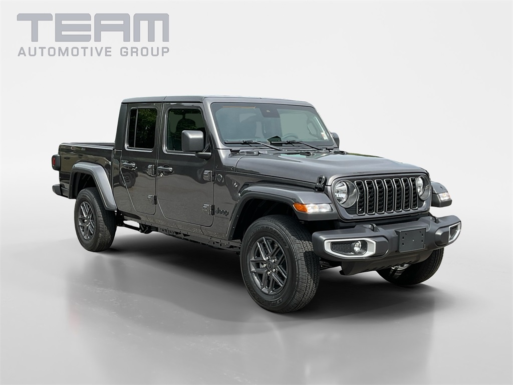 2025 Jeep Gladiator Sport S's photo