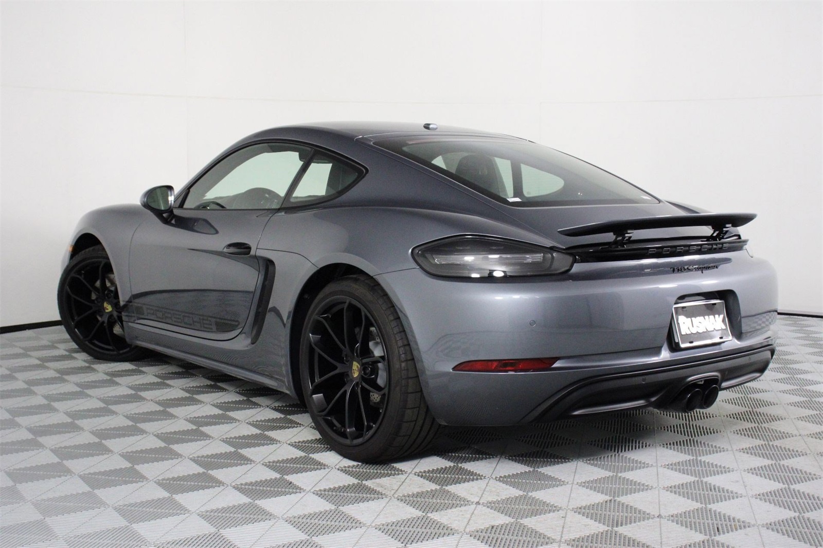 2025 Porsche Cayman photo 3