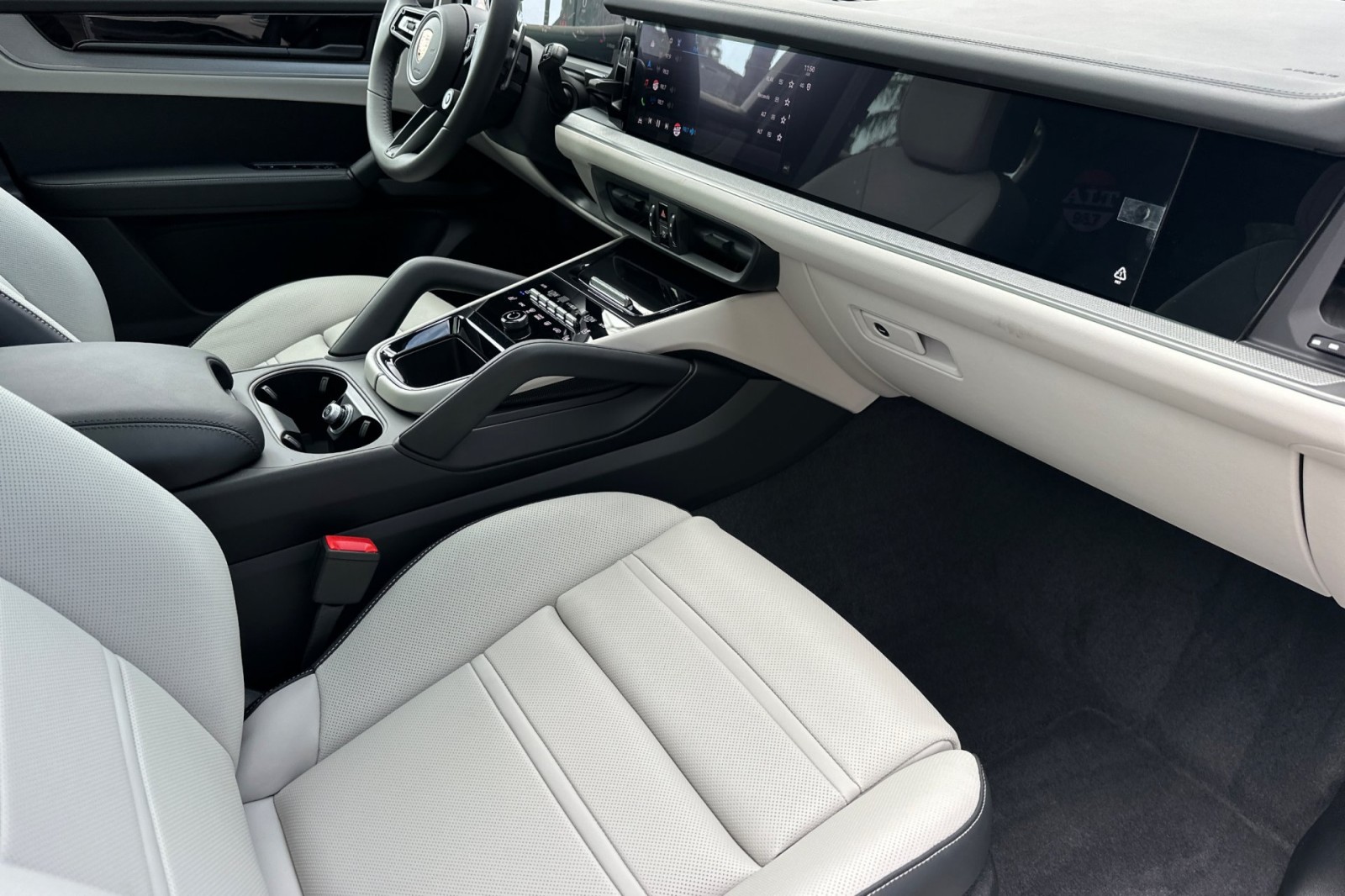 2026 Porsche Cayenne S E-Hybrid Coupe photo 16