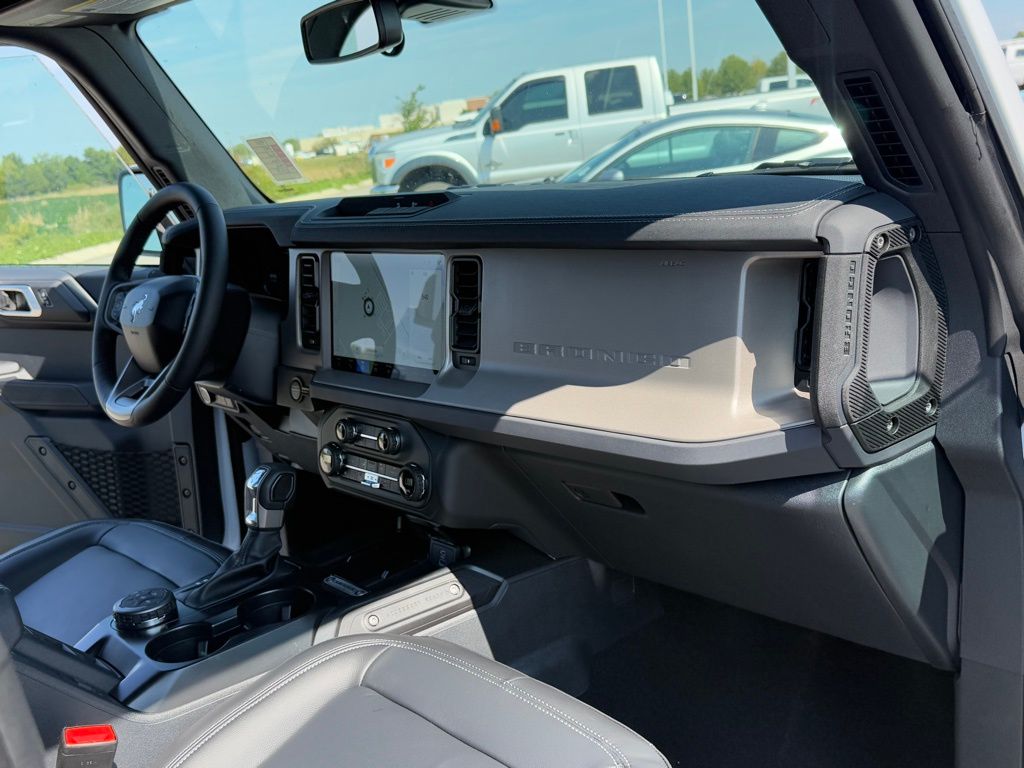 2025 Ford Bronco Outer Banks photo 14