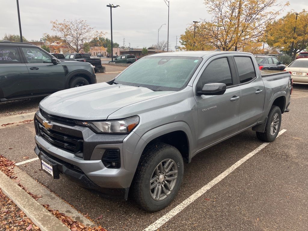 2024 Chevrolet Colorado LT photo 3