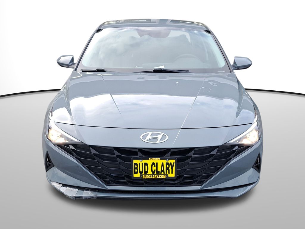 2022 Hyundai Elantra SEL photo 2