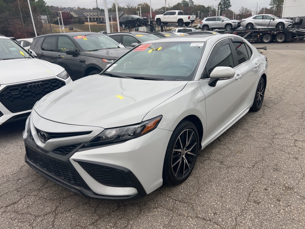 2024 Toyota Camry SE's photo