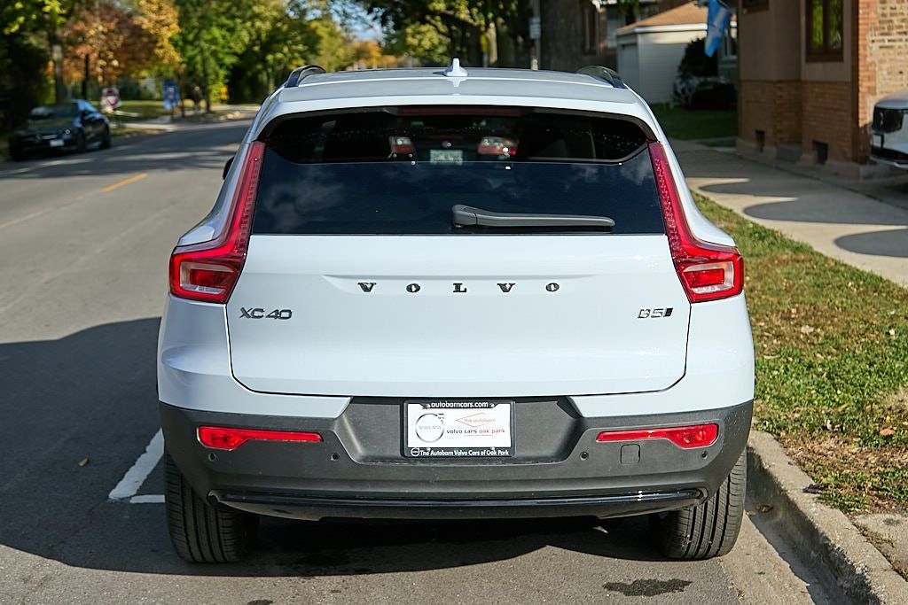 2026 VOLVO XC40 - Image 7