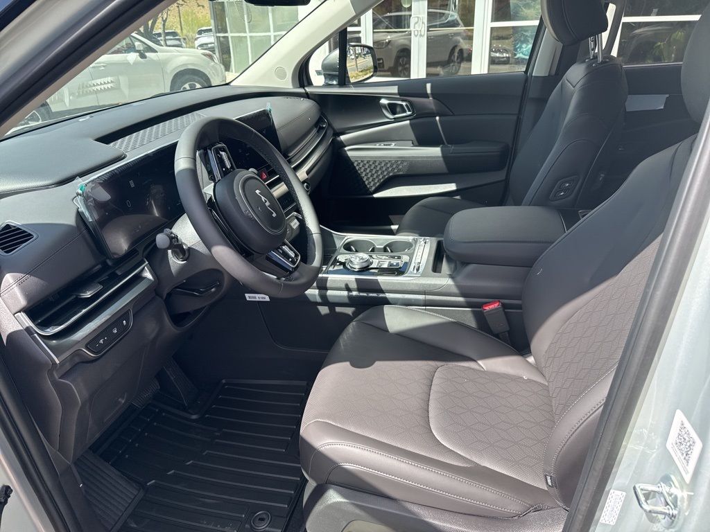 2025 Kia Carnival SX photo 7