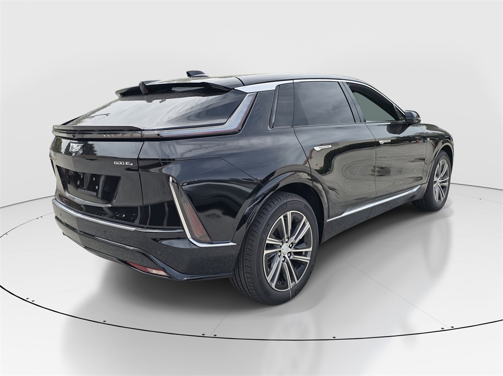 2025 Cadillac Lyriq Luxury photo 3