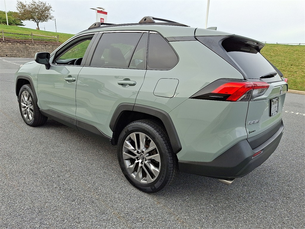 2019 Toyota RAV4 XLE Premium photo 2