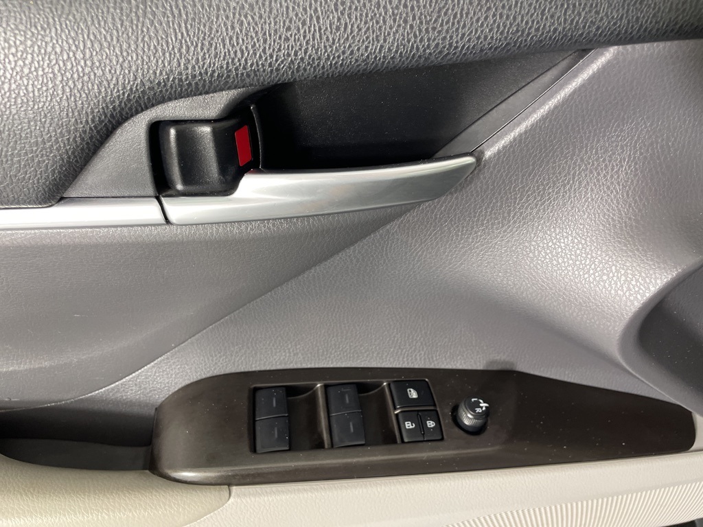 2023 Toyota Camry SE photo 13