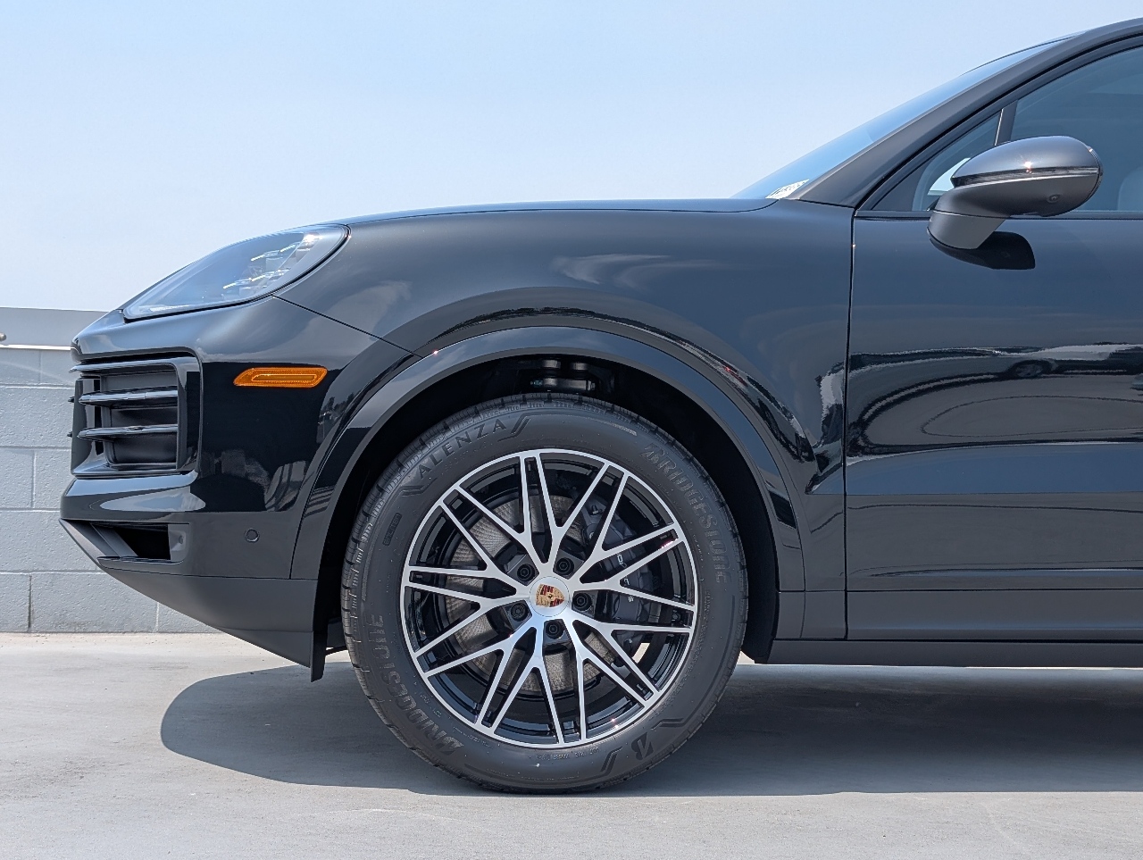 2025 Porsche Cayenne photo 9