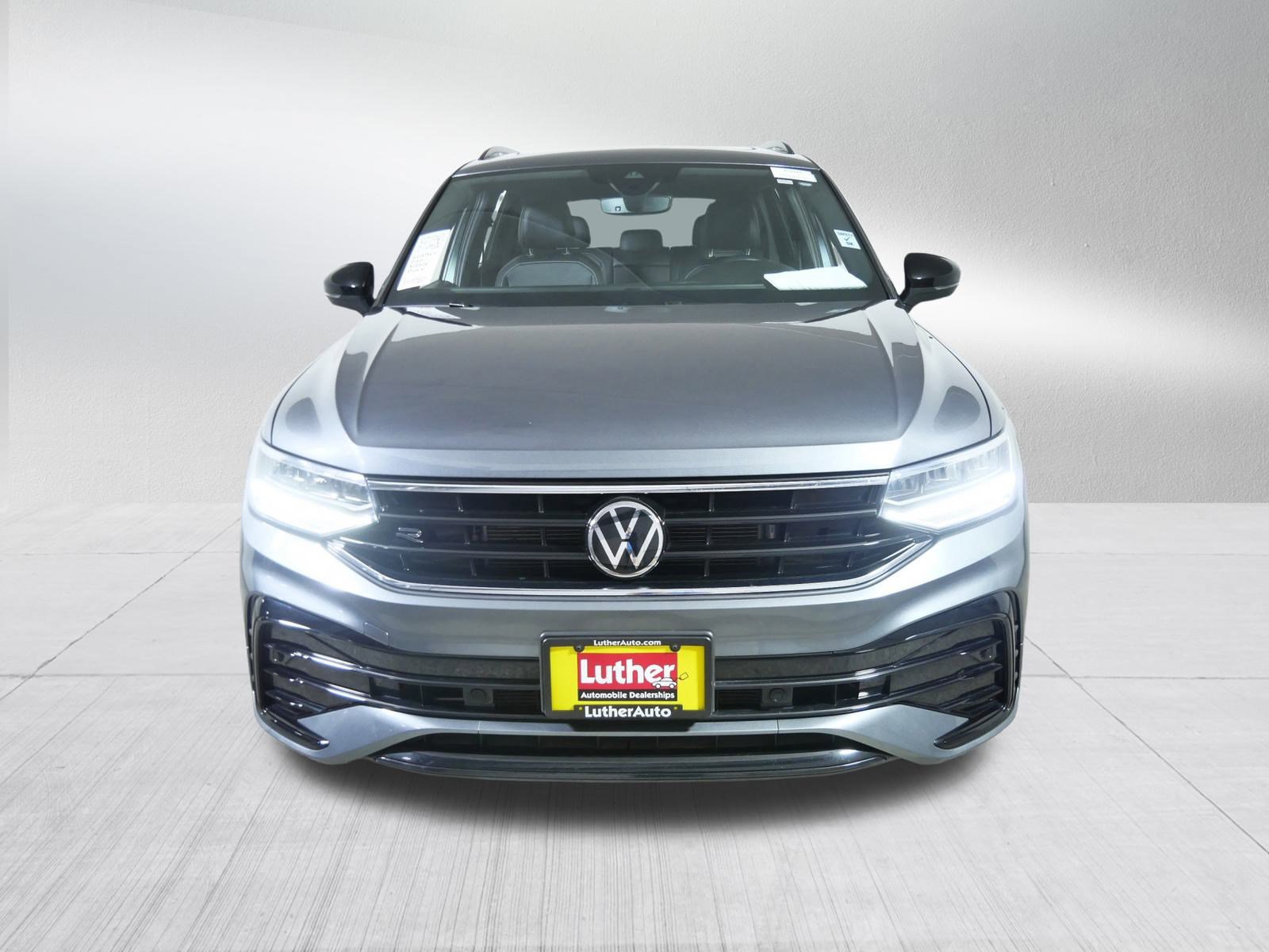 Used 2022 Volkswagen Tiguan SE R-LINE BLACK with VIN 3VV8B7AXXNM132559 for sale in Brooklyn Center, Minnesota