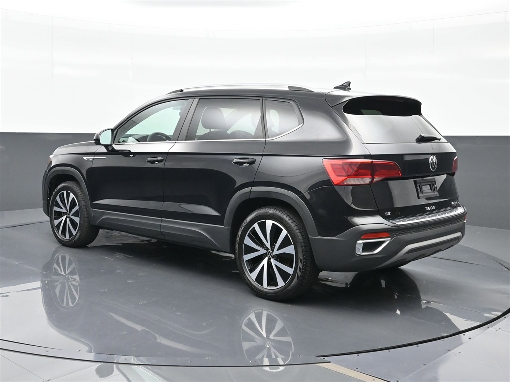 2023 Volkswagen Taos SE photo 3