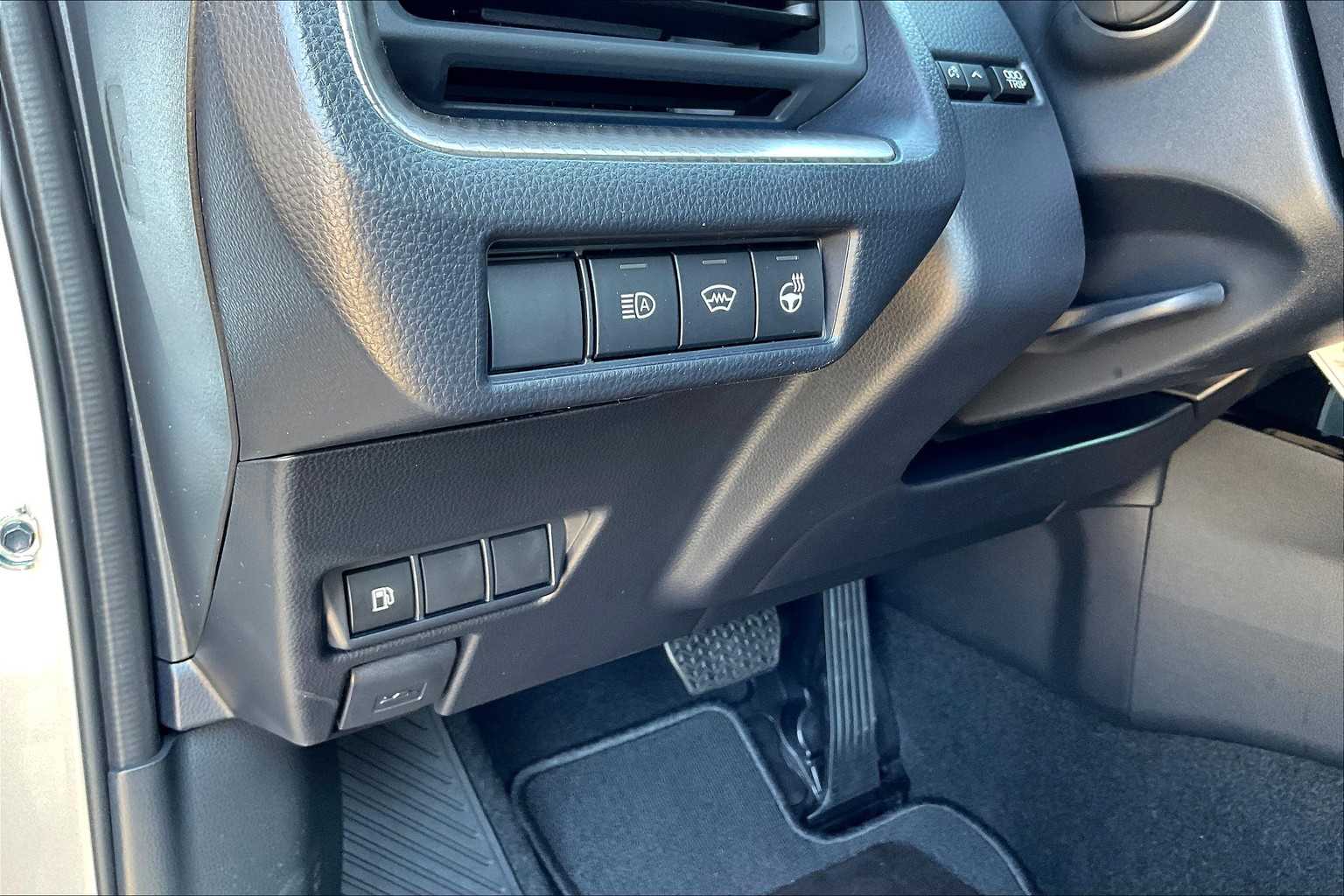 2026 Toyota Prius XLE photo 17