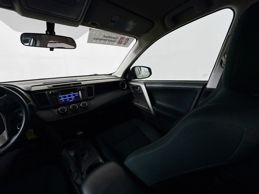2016 Toyota RAV4 LE photo 21