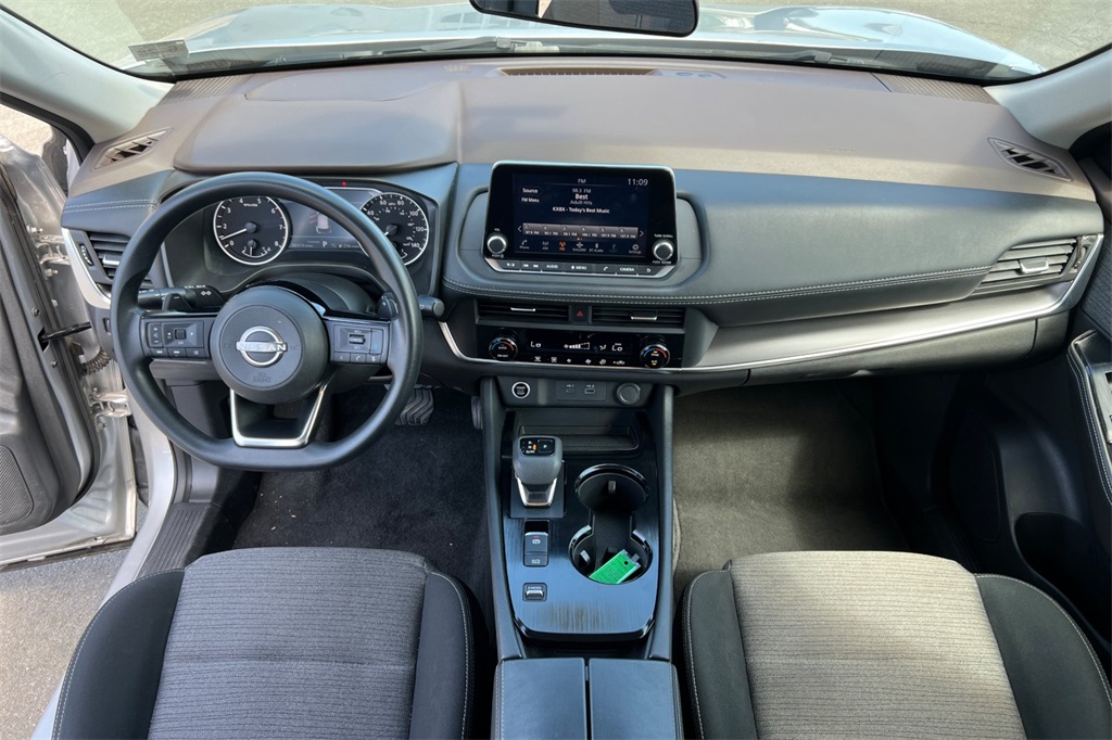 2023 Nissan Rogue SV photo 17