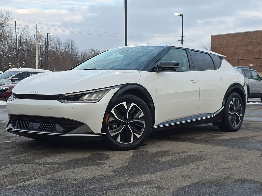 2023 Kia EV6 Wind's photo