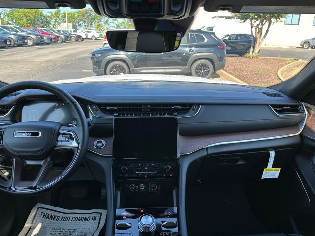 2025 Jeep Grand Cherokee Summit photo 28
