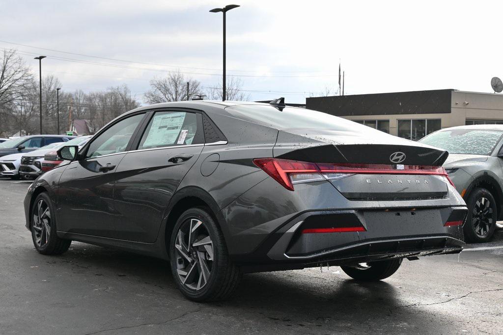 2025 Hyundai Elantra SEL Convenience photo 3