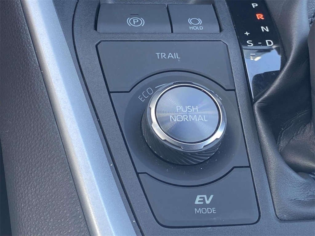 2022 Toyota RAV4 Hybrid XSE photo 22