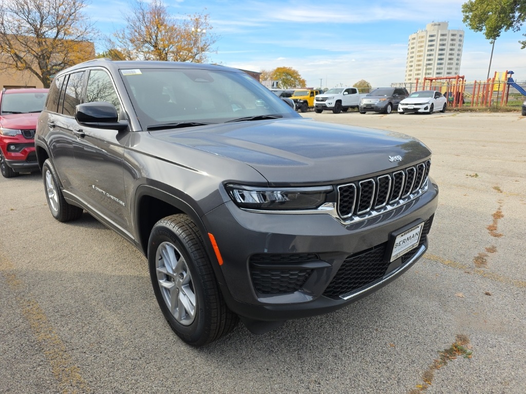 2025 Jeep Grand Cherokee Laredo's photo