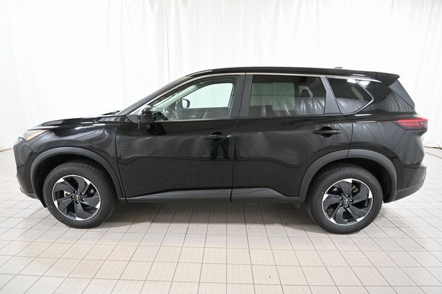 2024 Nissan Rogue SV photo 2