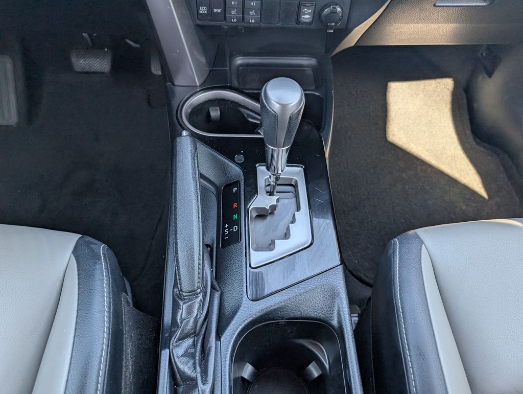 2016 Toyota RAV4 Limited photo 24