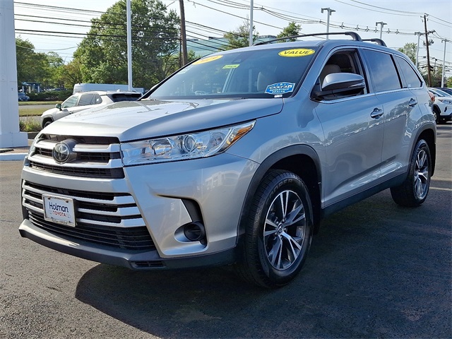 2019 Toyota Highlander LE photo 4