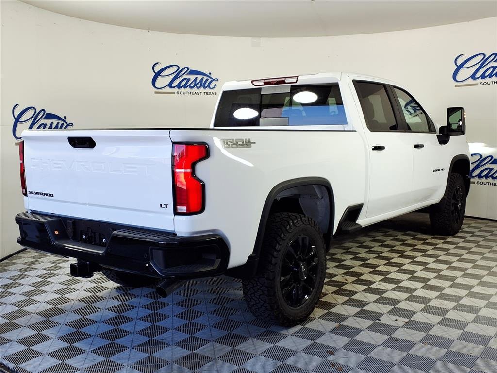 2026 Chevrolet Silverado 2500HD LT photo 4