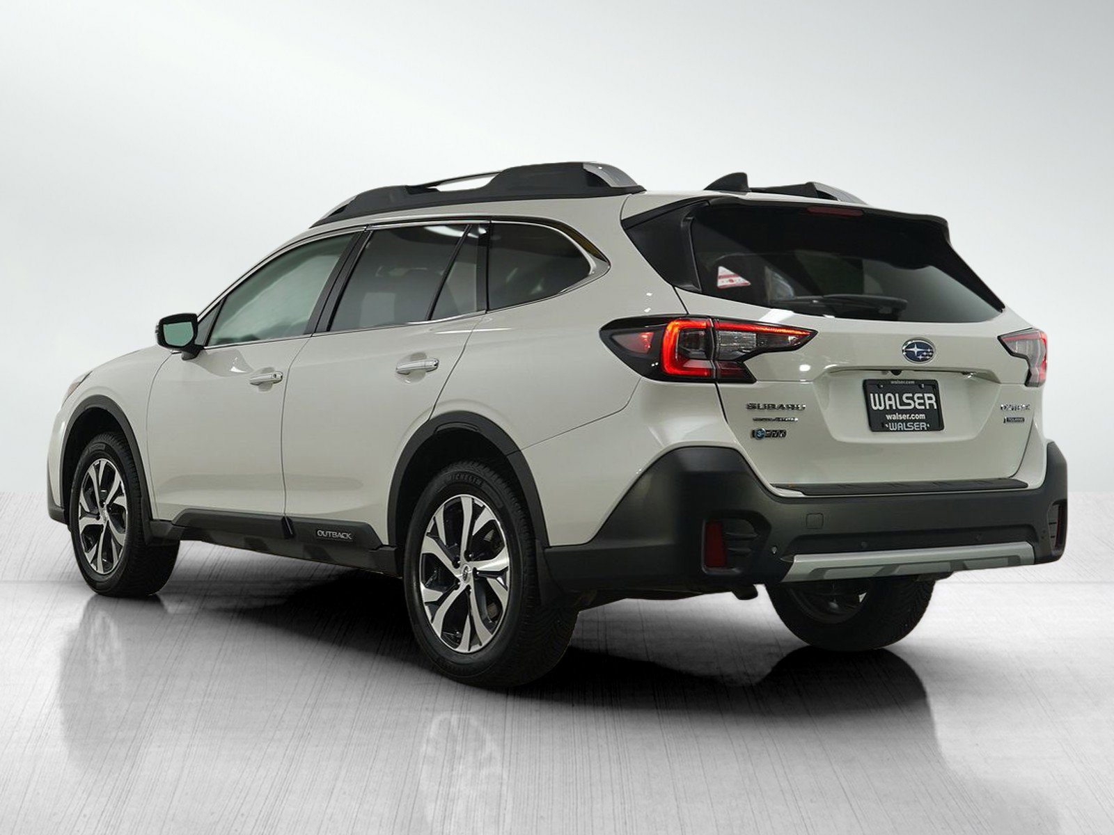 2022 Subaru Outback Touring photo 2