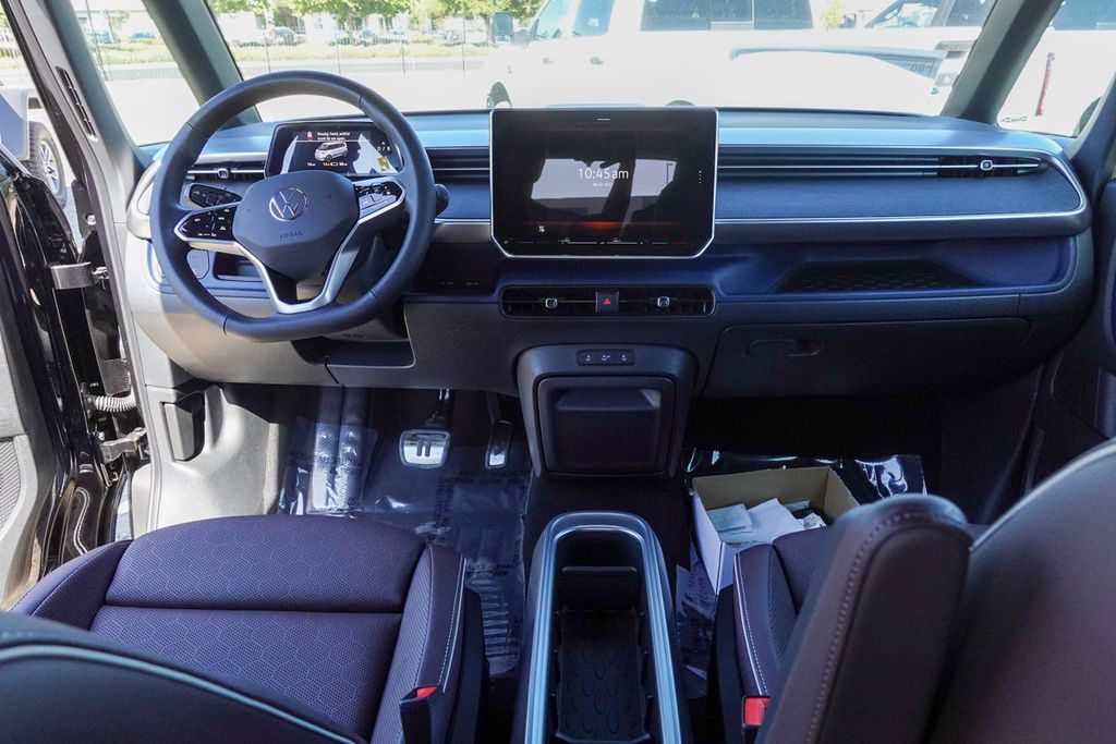 2025 Volkswagen ID. Buzz Pro Plus photo 5