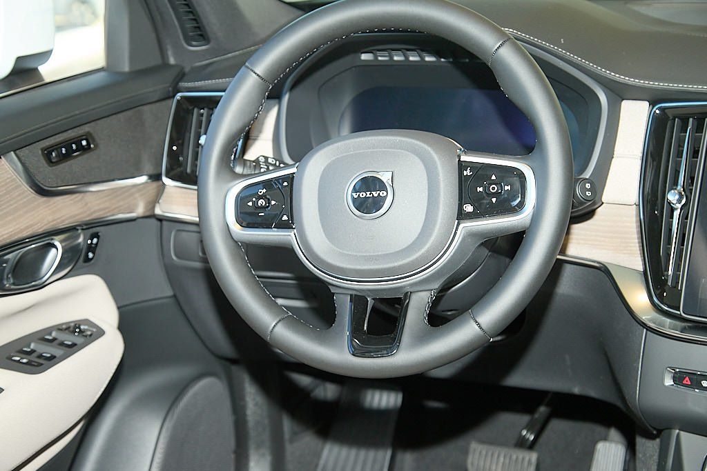 2026 VOLVO XC90 - Image 22