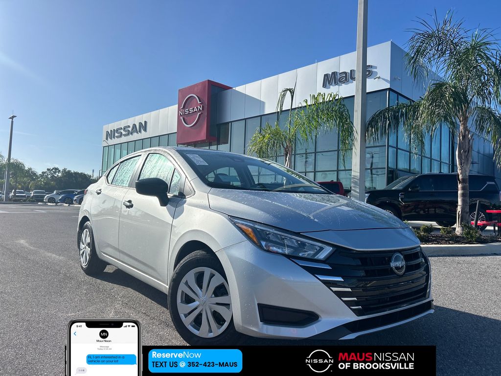 2025 Nissan Versa S's photo