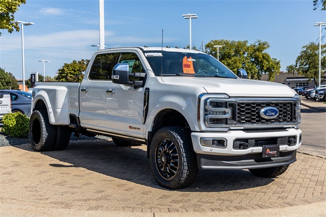 2025 Ford F-350 photo 3