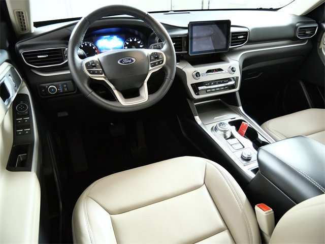 2023 Ford Explorer XLT photo 3