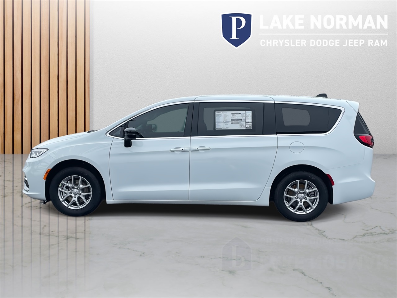 2026 Chrysler Pacifica photo 4