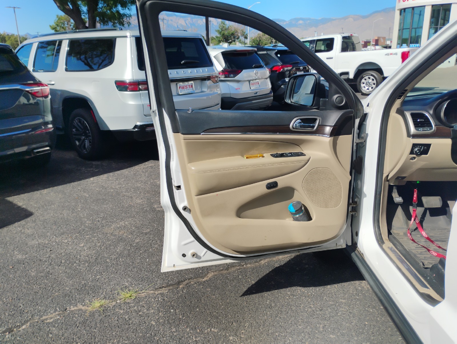 Used 2014 Bright White Clearcoat Jeep Limited image 16