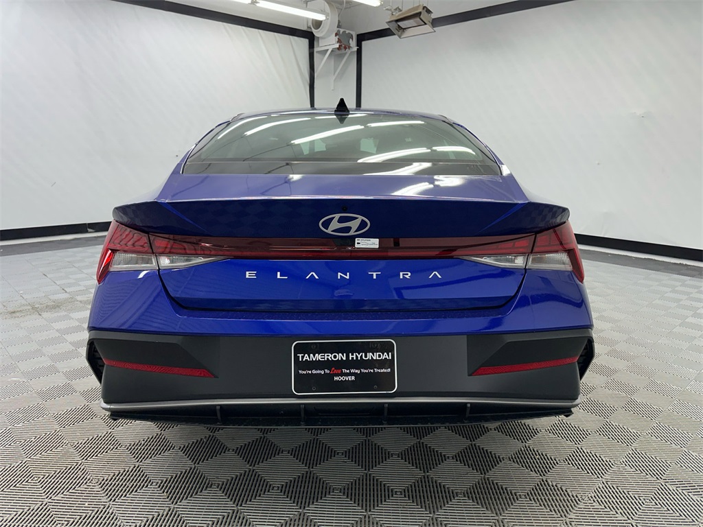 2025 Hyundai Elantra SEL Convenience photo 4